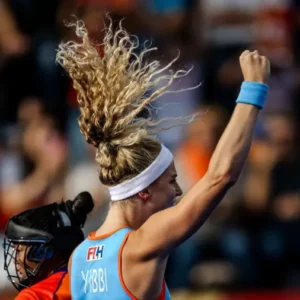 Dutch delight as defending champions sail through to semi-finals